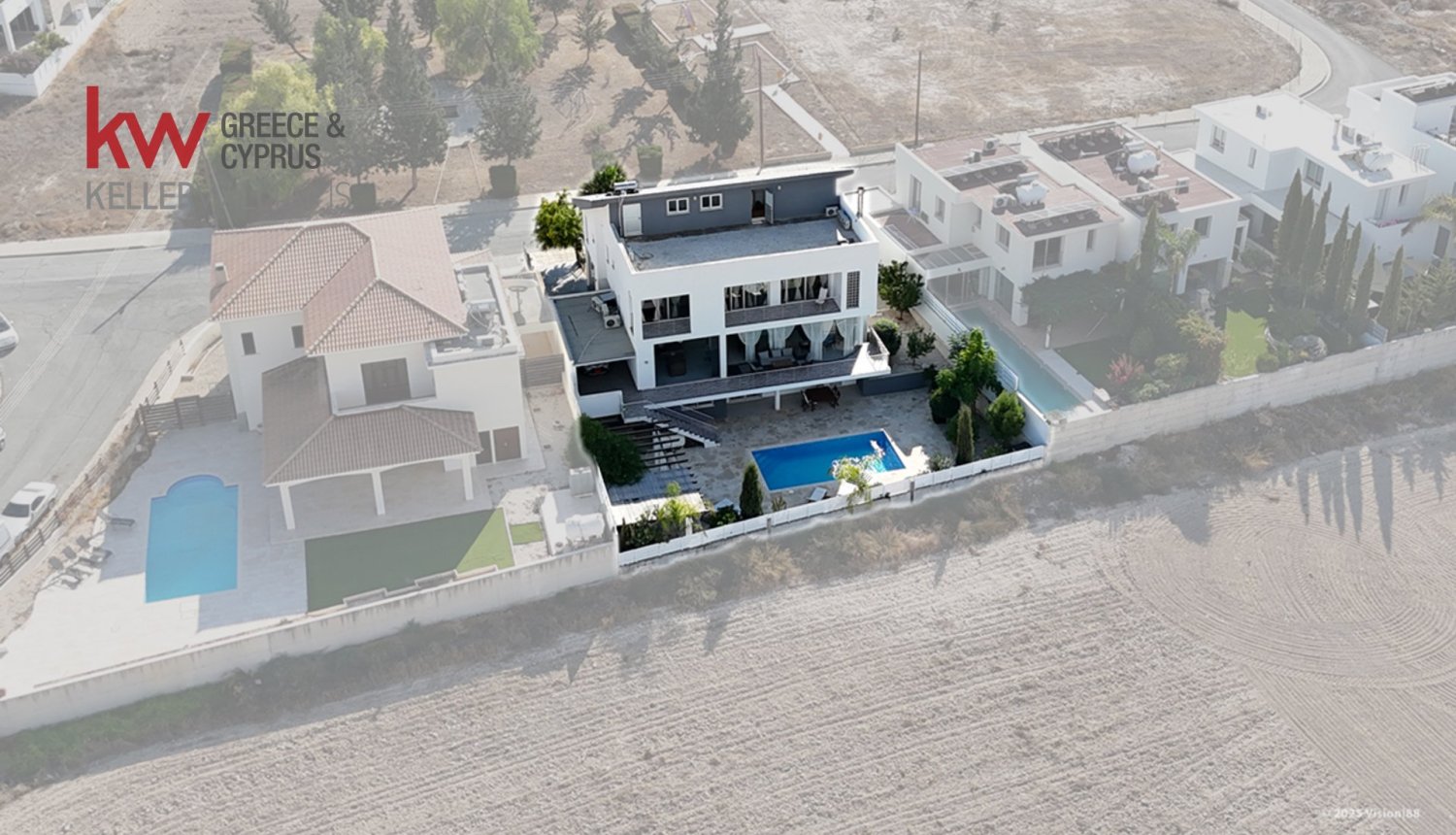 Вилла с 5 спальнями в Ларнака, Кипр № 25965