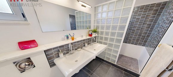 Вилла с 5 спальнями в Ларнака, Кипр № 25965 25