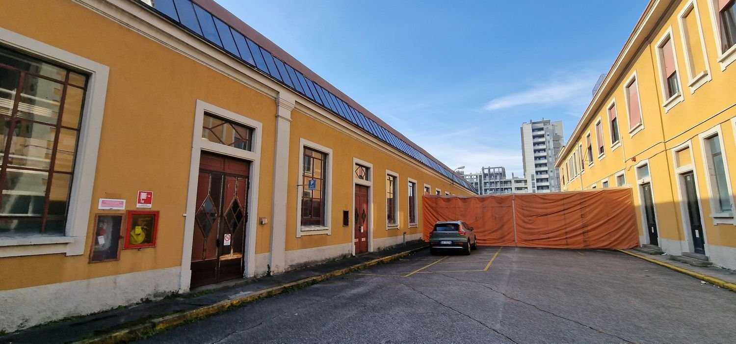 Oficina en Milan, Italy 628 m² No. 358985