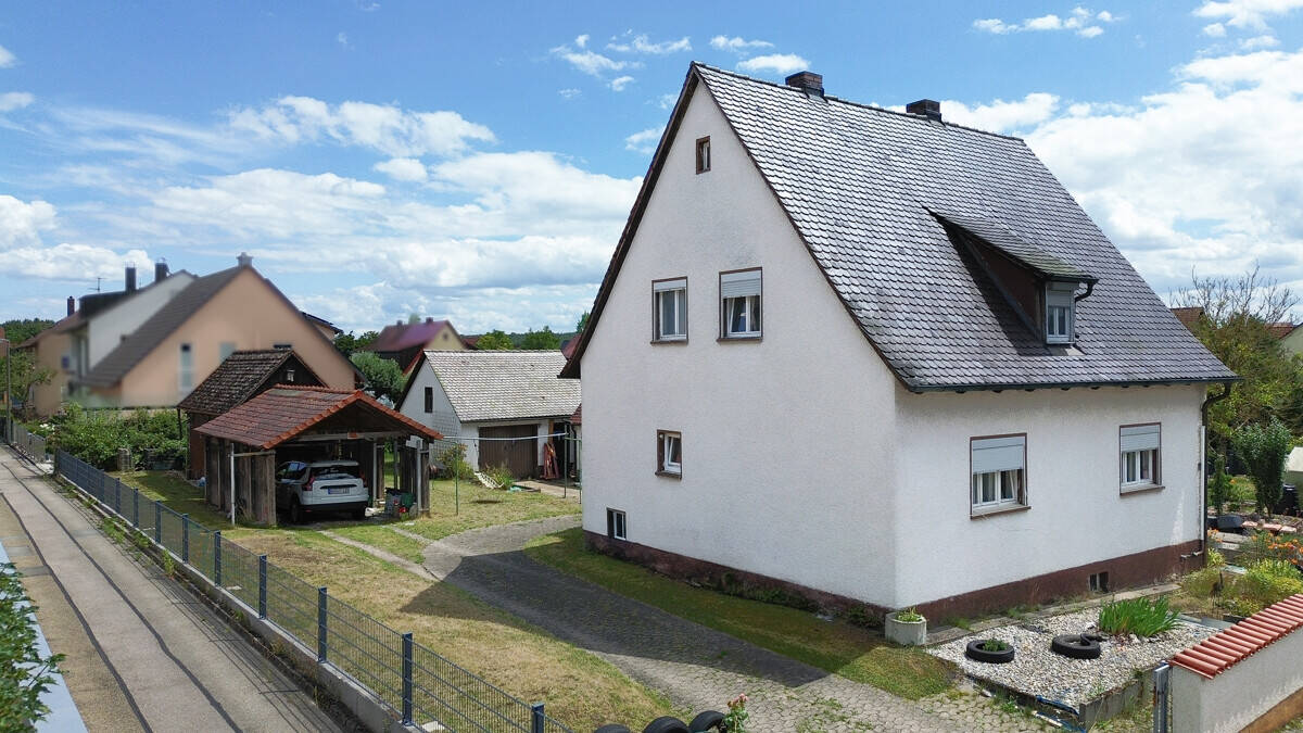 5 rooms House in Roth, Germany No. 225606