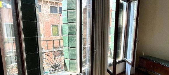 4 rooms Apartment in Venice, Italy No. 41327 11