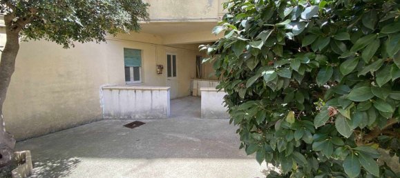 3 rooms Apartment in Catanzaro, Italy No. 260490 2
