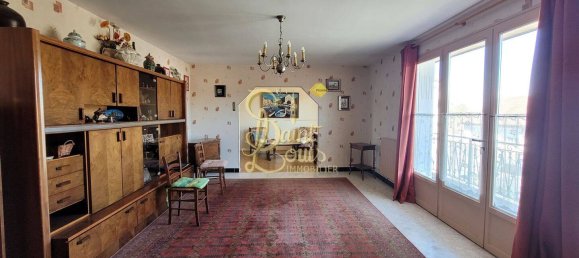 Casa de 6 dormitorios en Richelieu, France No. 75811 2