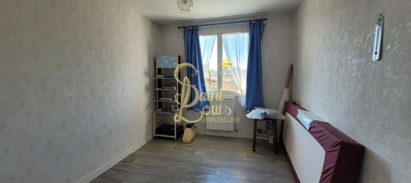 Casa de 6 dormitorios en Richelieu, France No. 75811 9