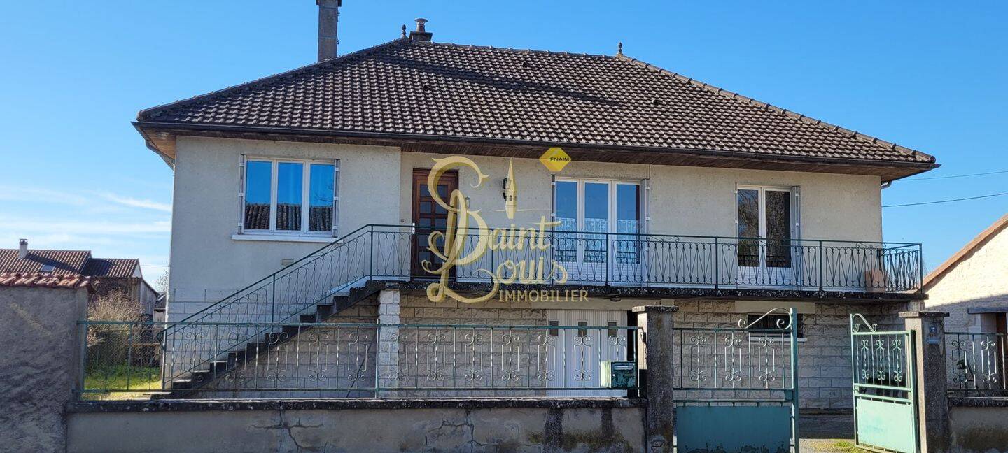 Casa de 6 dormitorios en Richelieu, France No. 75811