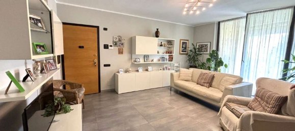 2 bedrooms Apartment in Milan, Italy No. 357391 3