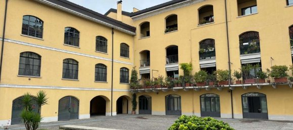 2 bedrooms Apartment in Milan, Italy No. 357391 2