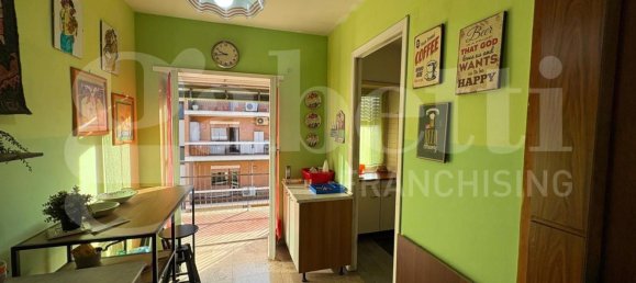 3 bedrooms Apartment in Rome, Italy No. 379532 4
