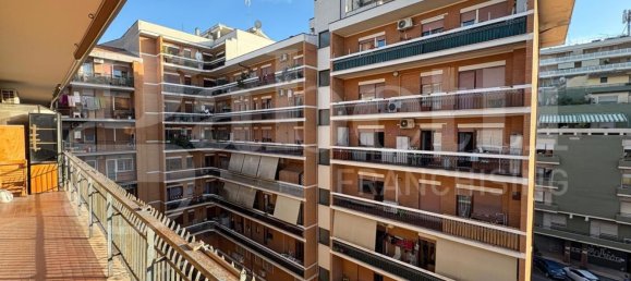 3 bedrooms Apartment in Rome, Italy No. 379532 23