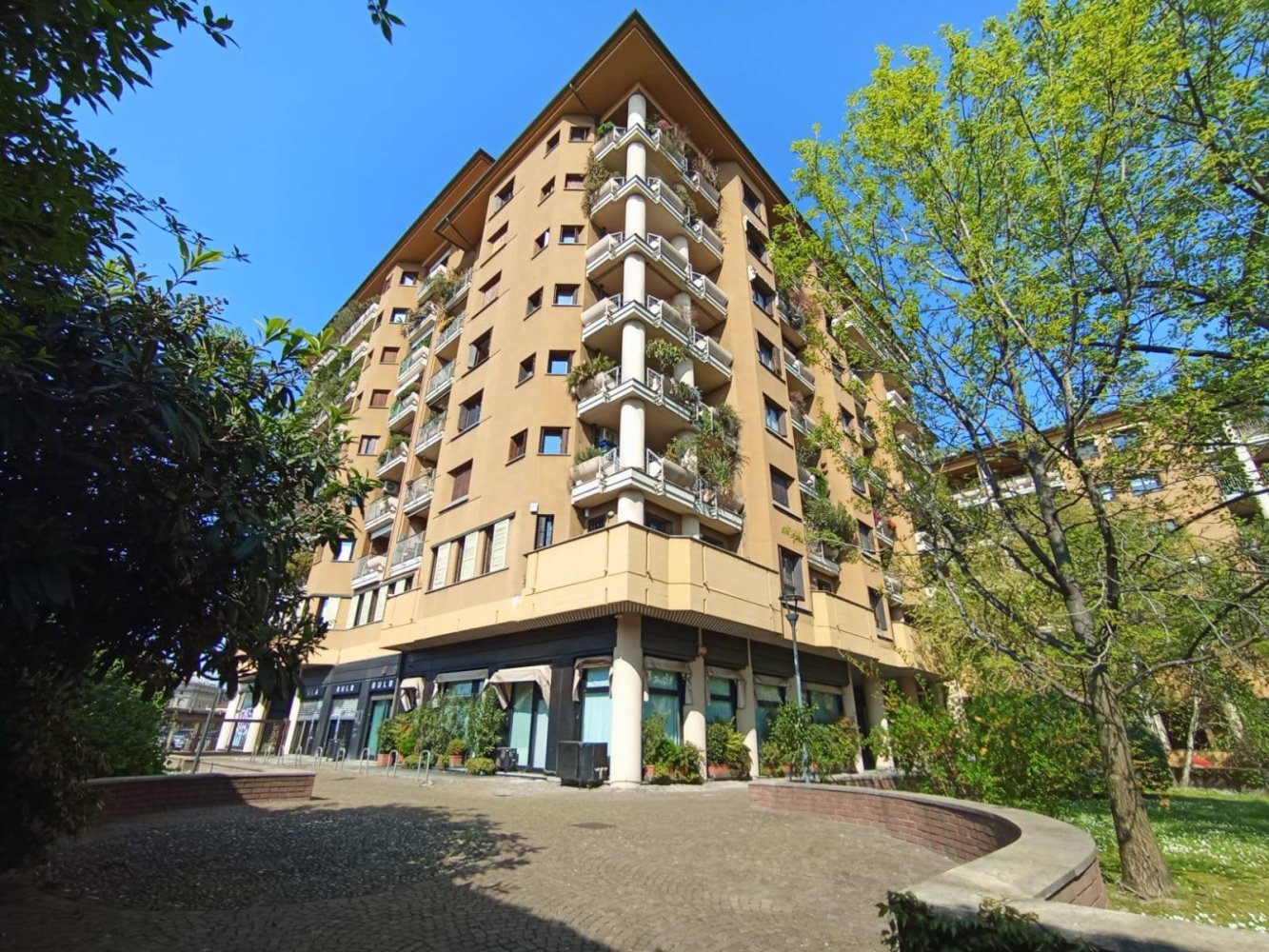 2 bedrooms Apartment in Milan, Italy No. 371593