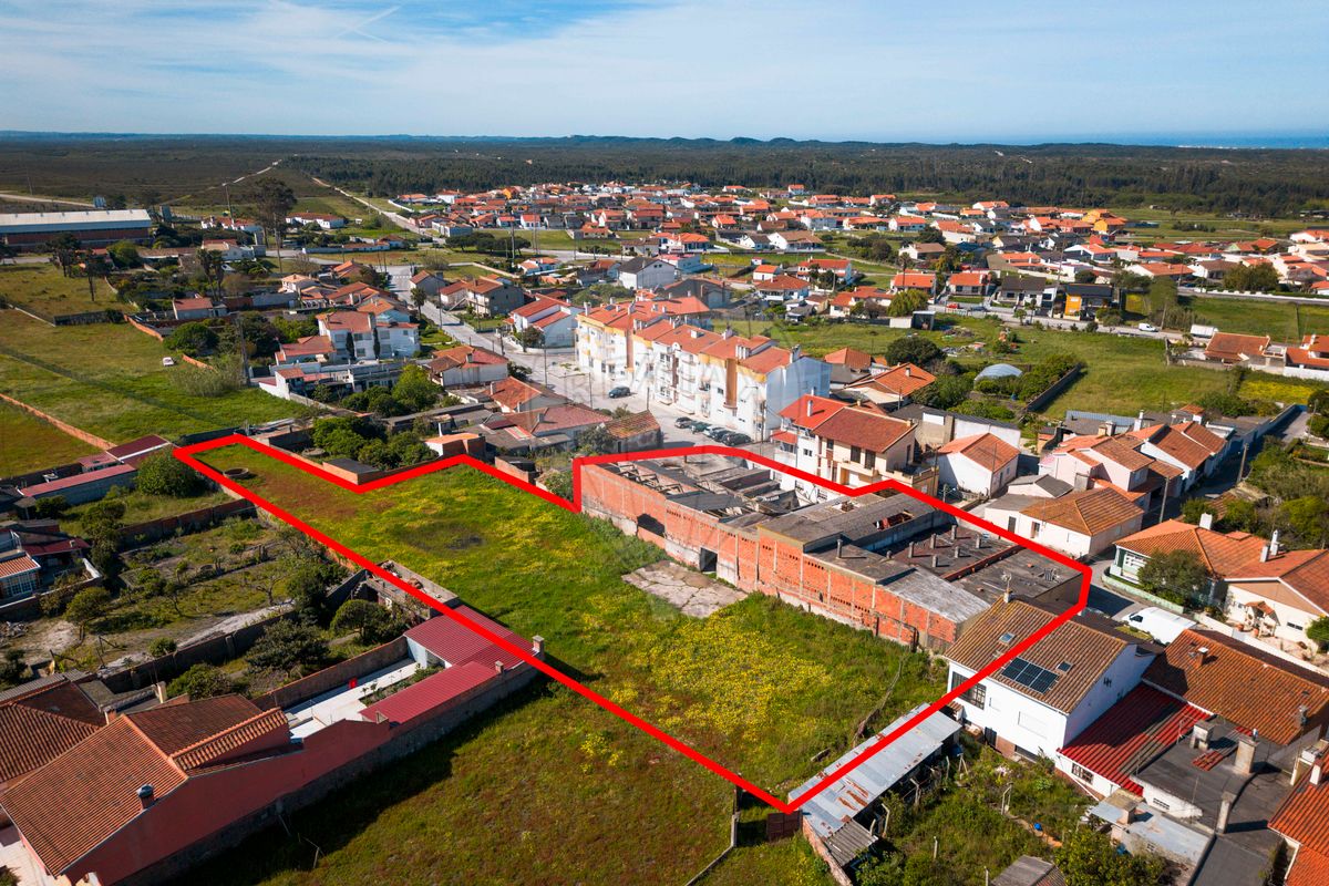 204m² Commercial property in Vieira de Leiria, Portugal No. 65795