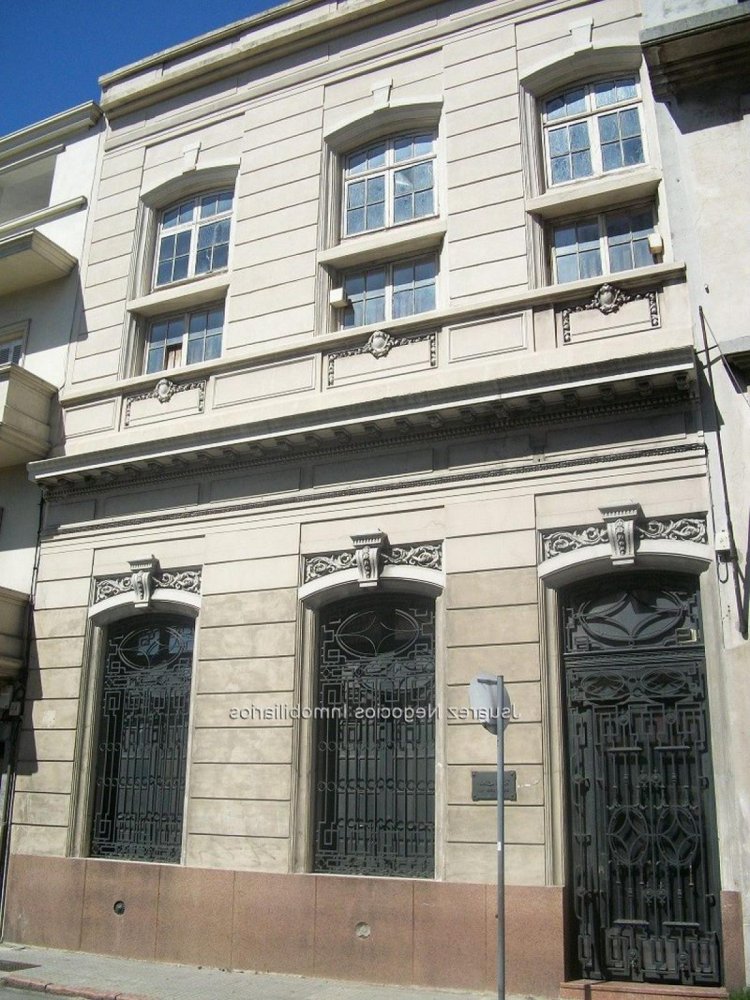 Дом с 3 спальнями в Монтевидео, Уругвай № 2214