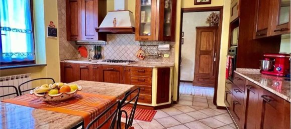 6 rooms Villa in Varese, Italy No. 107871 11