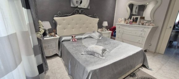 3 bedrooms Apartment in Palermo, Italy No. 331688 2