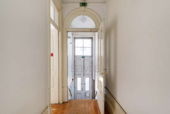 372m² Building in Porto, Portugal No. 224432