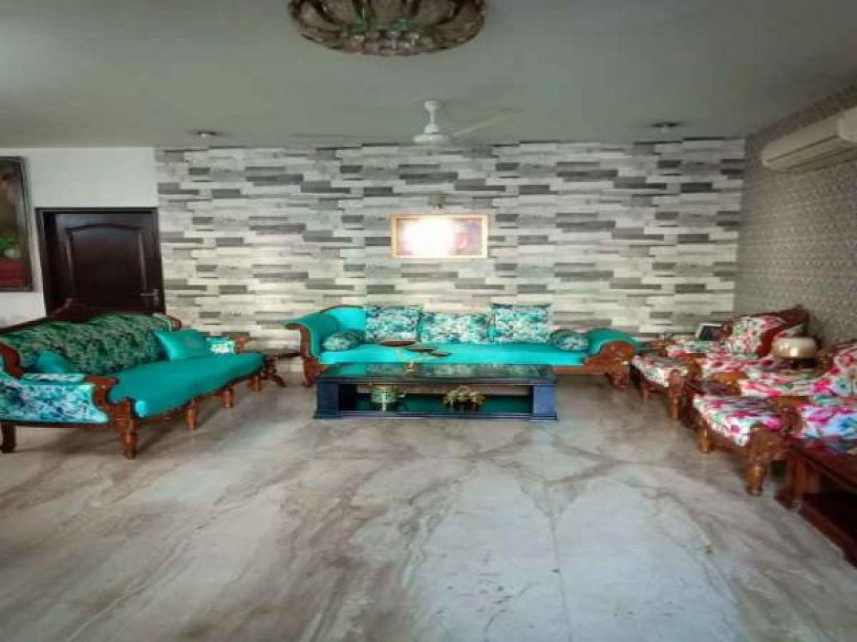 5 bedrooms House in Gurgaon, India No. 21274