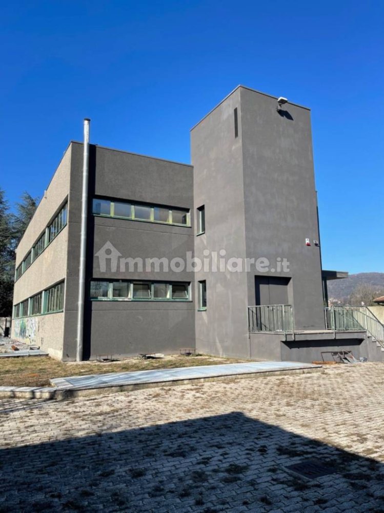 1850m² Warehouse in Como, Italy No. 381469