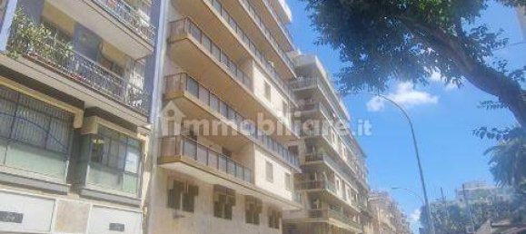 1-salle Propriété commerciale à Bari, Italy No. 279636 3