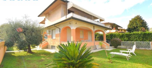 10 rooms Villa in Camaiore, Italy No. 108556 2