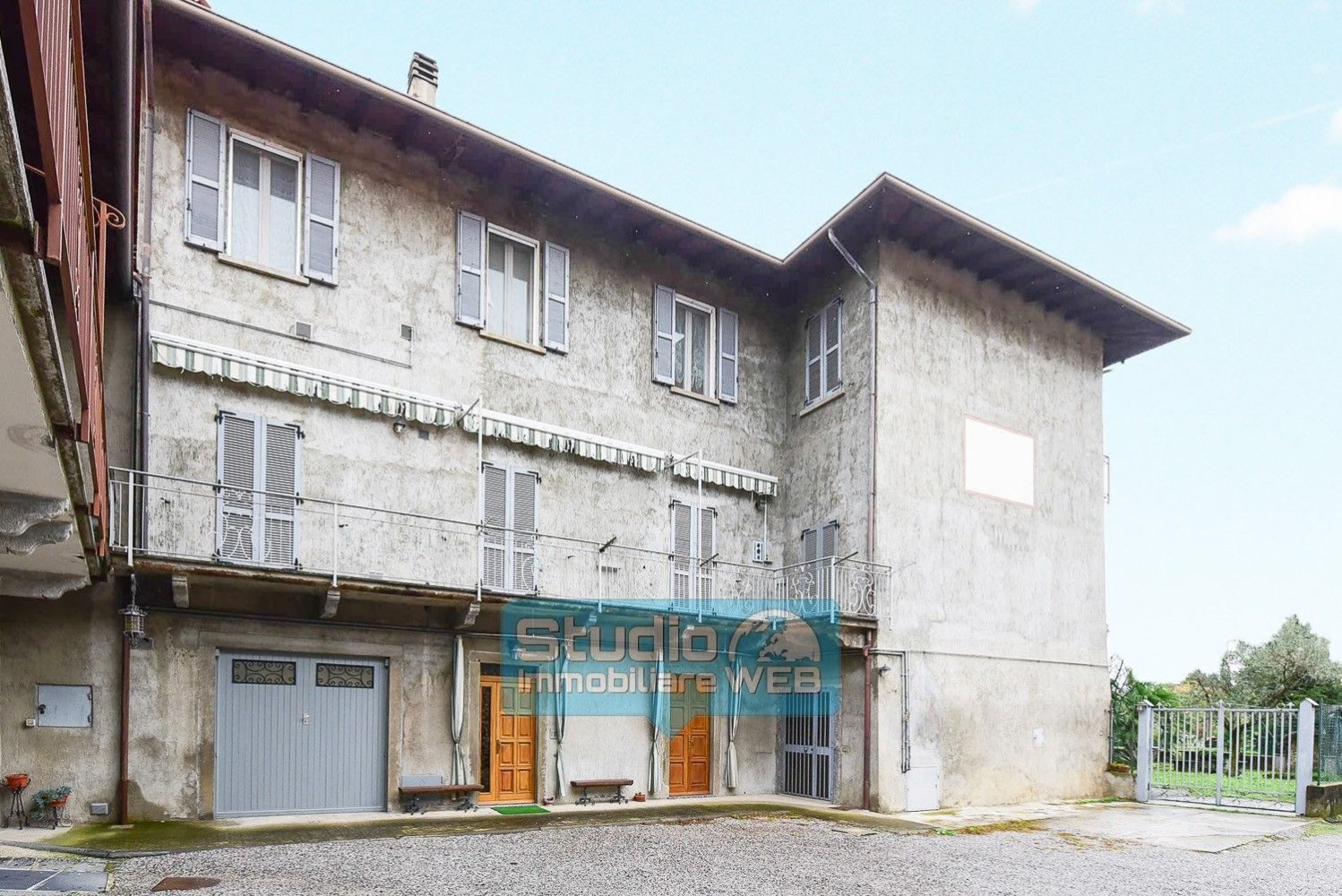 445m² Building in Annone di Brianza, Italy No. 111515