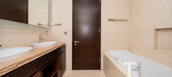 2 bedrooms Apartment in Burj Khalifa, UAE No. 94330 13