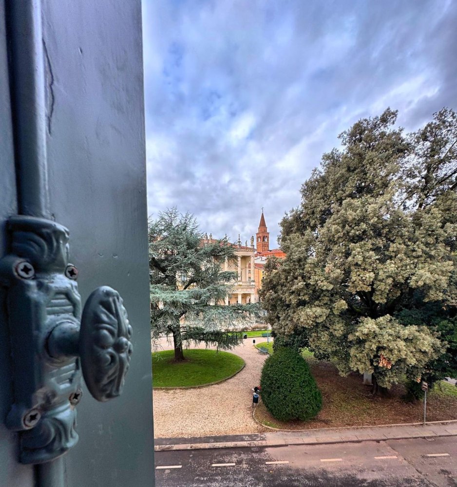 7 rooms Apartment in Vicenza, Italy No. 67625