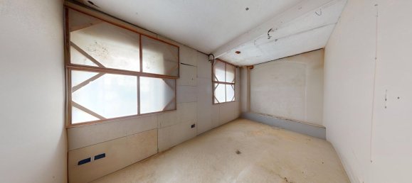 7 rooms Apartment in Vicenza, Italy No. 67625 12