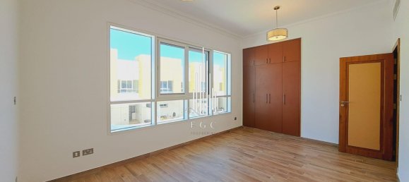 Вилла с 4 спальнями в Аль-Батин, ОАЭ № 39683 14