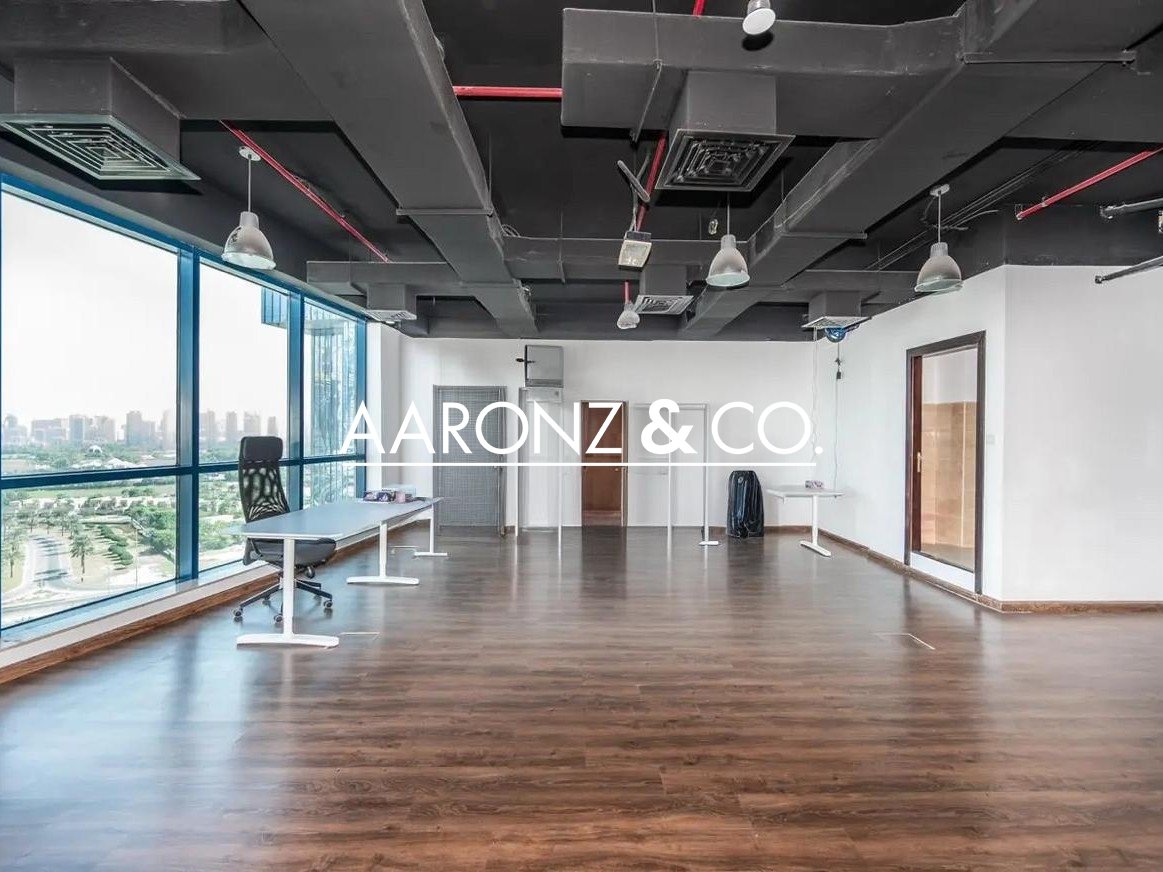 Офис 68м² в Джумейра Лейк Тауэрс, ОАЭ № 111611