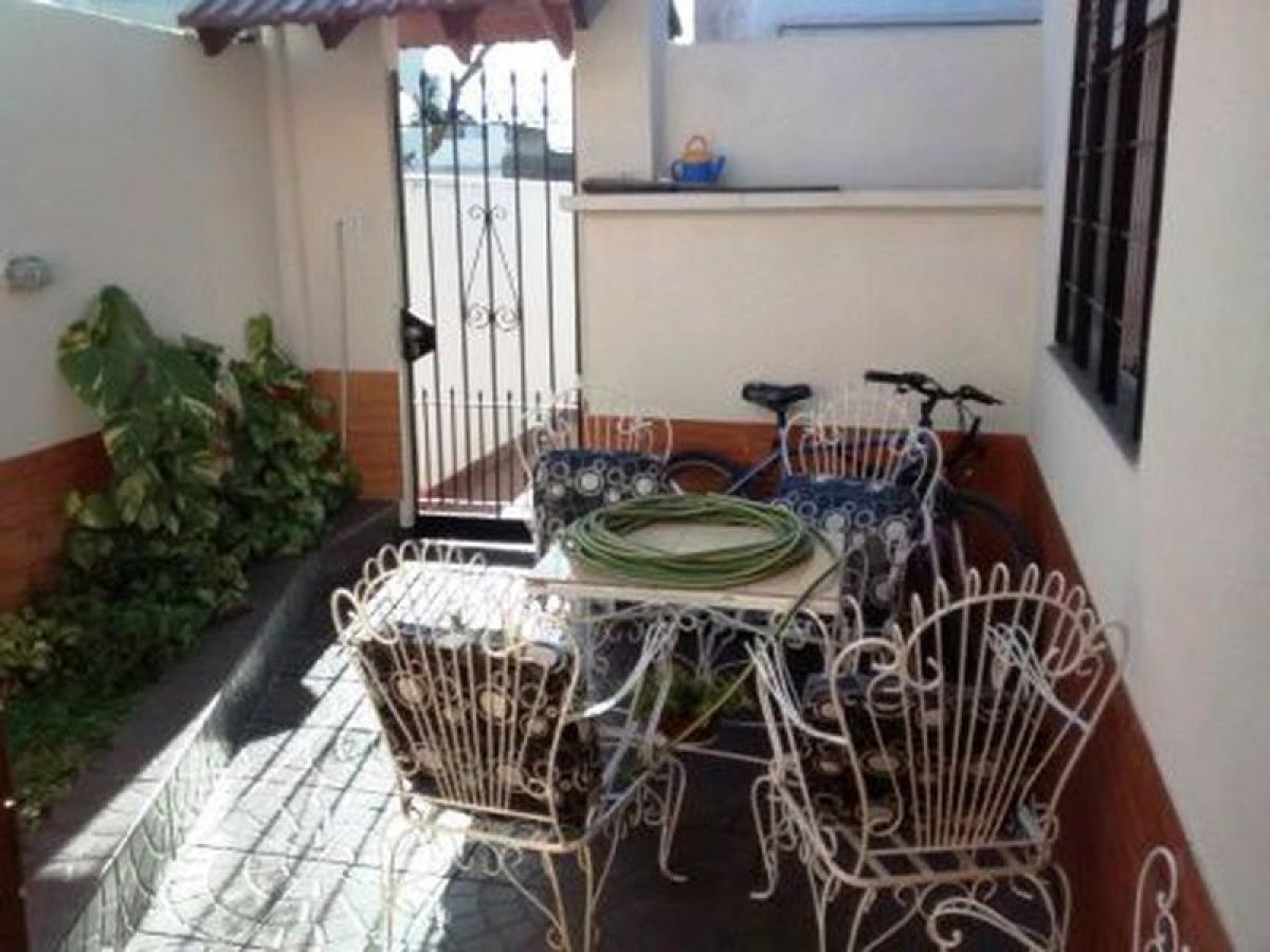 2 bedrooms House in Moron, Argentina No. 11129