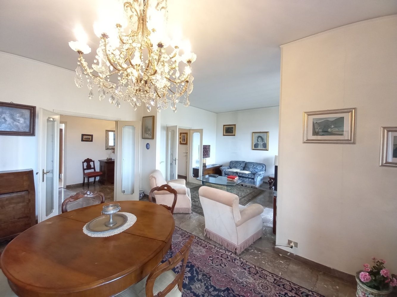 Apartamento de 6 habitaciónes en Florence, Italy No. 211394