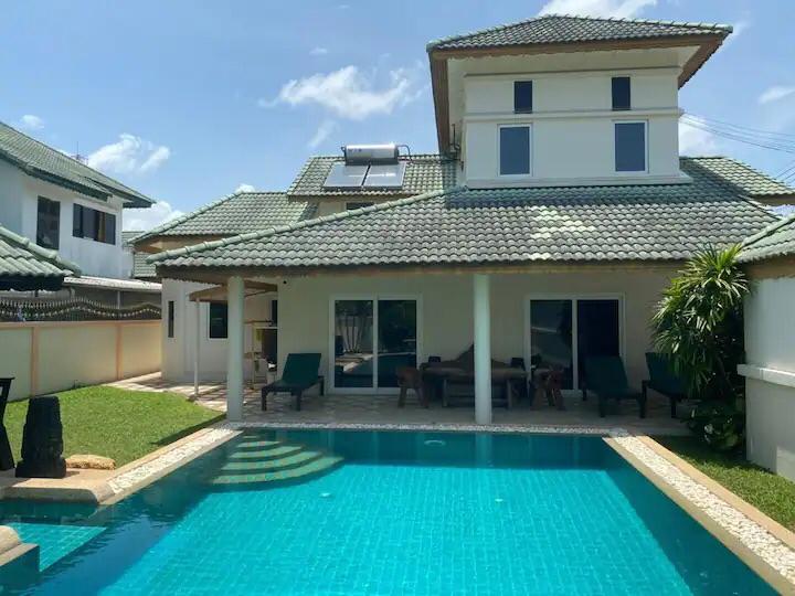 Café/restaurante de 3 dormitorios en Pattaya, Thailand No. 11320