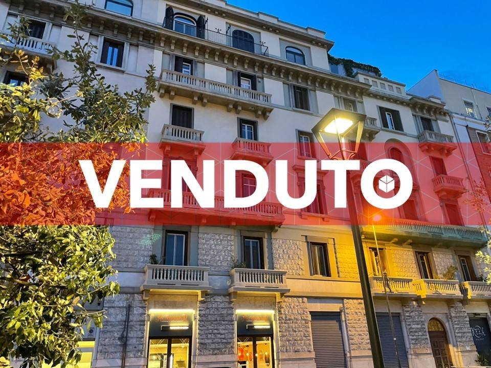 Imóvel comercial de 2 divisões em Bari, Italy N.º 18772