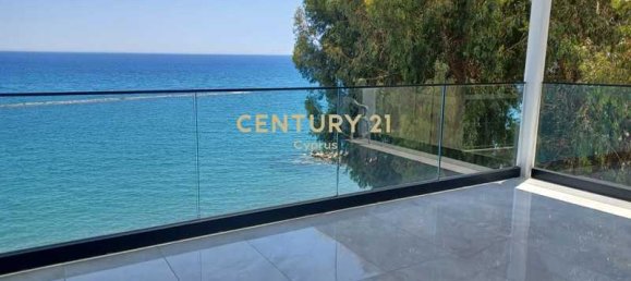 3 bedrooms Apartment in Germasogeia, Cyprus No. 17952 6