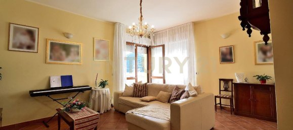 5-salle Appartement à Lucca, Italy No. 30095 2