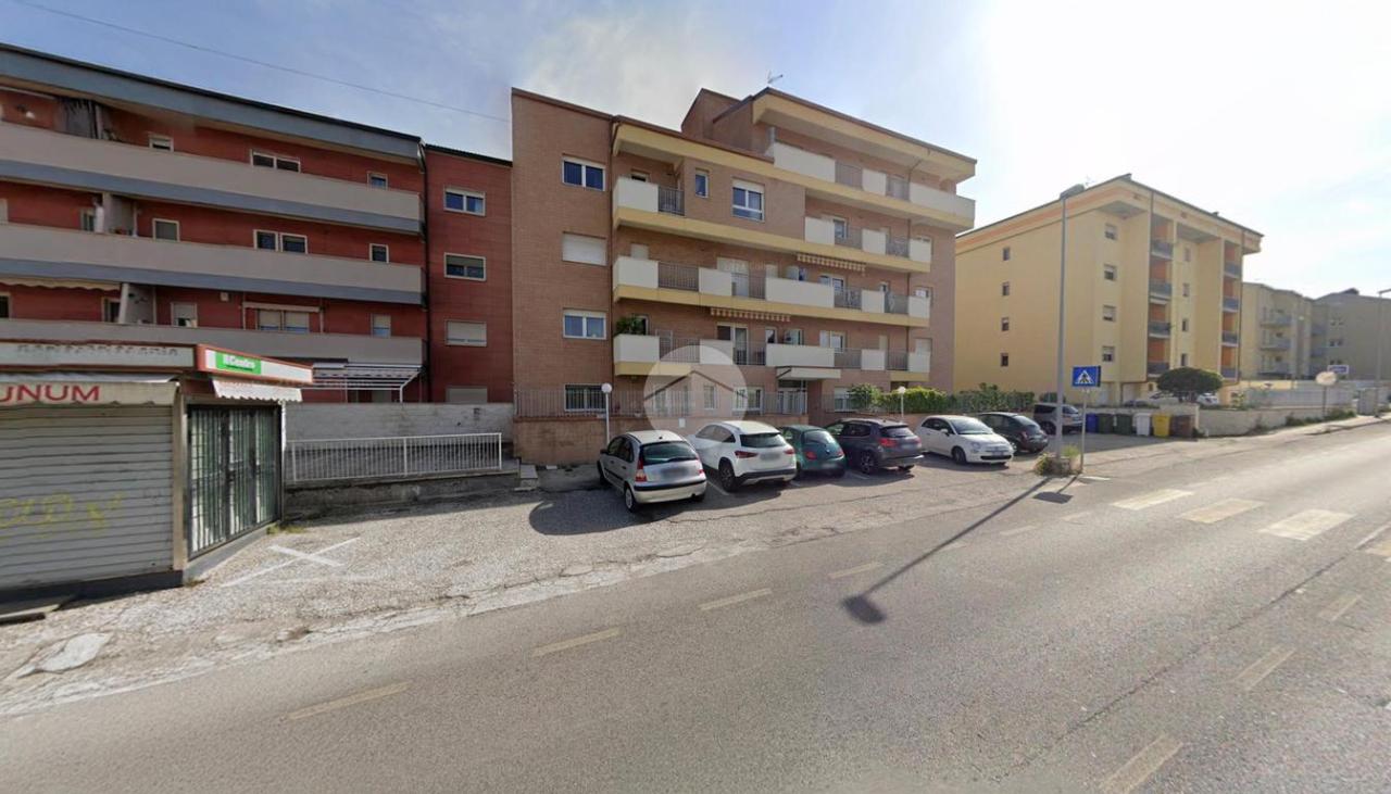 3غرفة شقة في L'Aquila, Italy رقم 14888