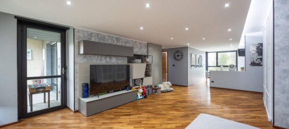 4 rooms Apartment in Turin, Italy No. 234953 20