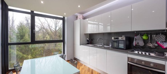 4 rooms Apartment in Turin, Italy No. 234953 8