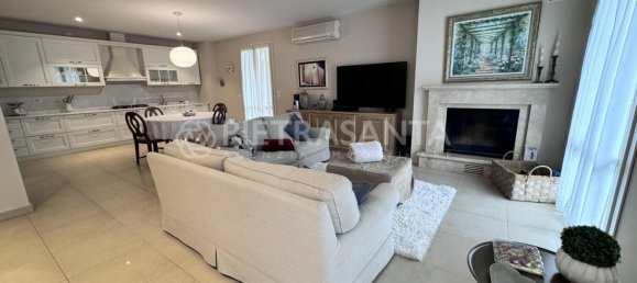 5 bedrooms Villa in Pietrasanta, Italy No. 325881 2