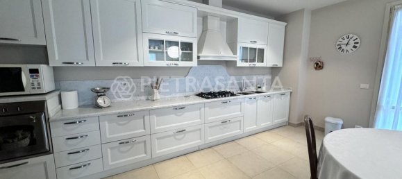 5 bedrooms Villa in Pietrasanta, Italy No. 325881 5