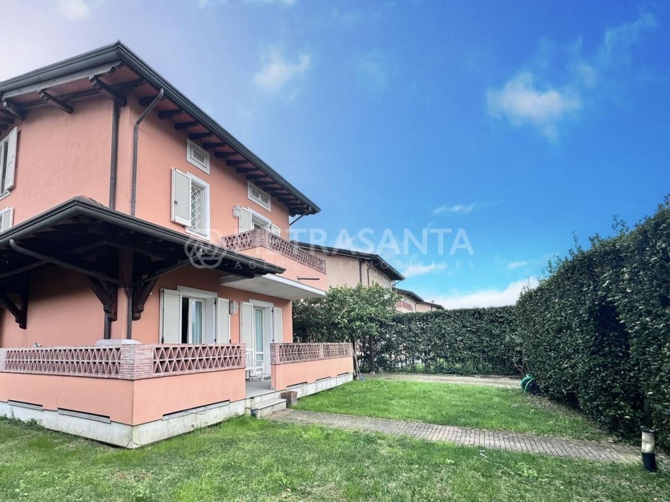 5 bedrooms Villa in Pietrasanta, Italy No. 325881