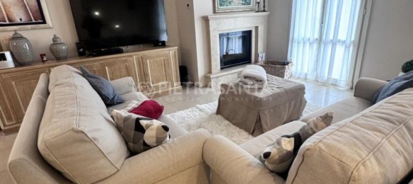 5 bedrooms Villa in Pietrasanta, Italy No. 325881 4