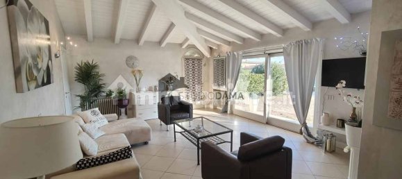 3 bedrooms Villa in Manerba del Garda, Italy No. 60520 3