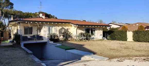 3 bedrooms Villa in Manerba del Garda, Italy No. 60520 2