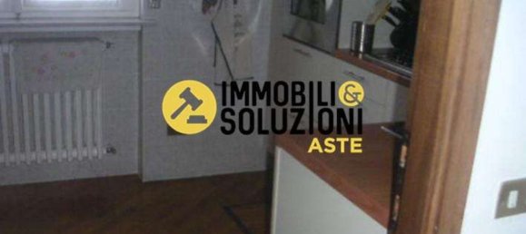 Casa de 6 habitaciónes en Gazzada Schianno, Italy No. 15394 9