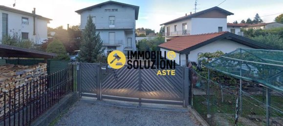 Casa de 6 habitaciónes en Gazzada Schianno, Italy No. 15394 2