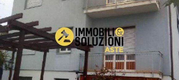 Casa de 6 habitaciónes en Gazzada Schianno, Italy No. 15394 4