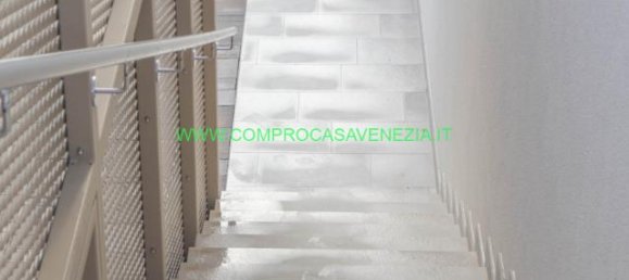 3 rooms Apartment in Venice, Italy No. 5650 9
