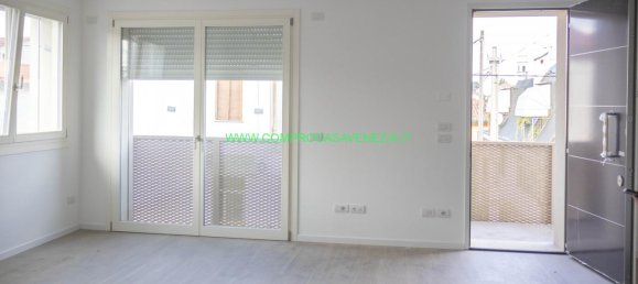 3 rooms Apartment in Venice, Italy No. 5650 11