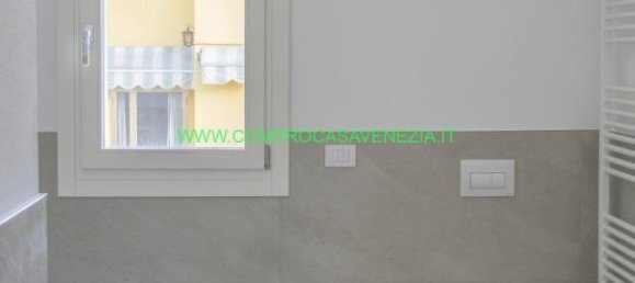 3 rooms Apartment in Venice, Italy No. 5650 18